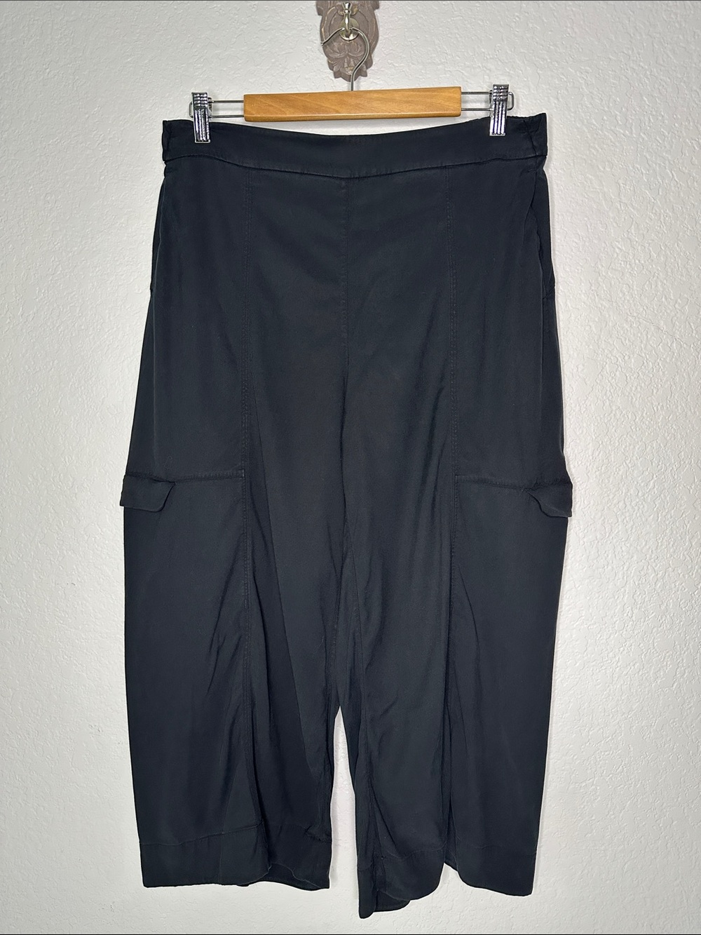 Lululemon Black Cargo Culotte Capris Pull-on 12
